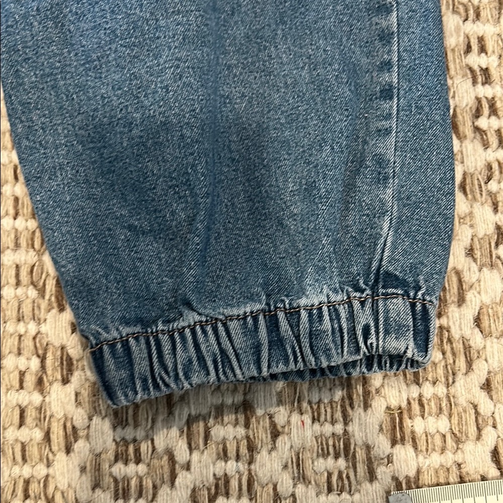 American Eagle Outfitters Blue Cropped Cargo Jeans with Pink Drawstring Accent - Picture 5 of 10